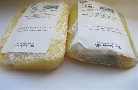 Zkaený sýr gouda z prostjovské prodejny Albert.