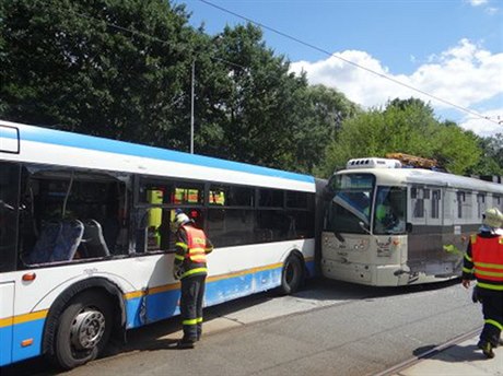 V ostravské mstské ásti Poruba se 30. ervence stetl autobus s tramvají.