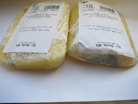 Zkaený sýr gouda z prostjovské prodejny Albert.