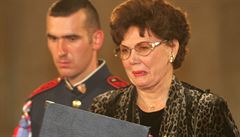 Ajá Vrzáová s medailí Za zásluhy v roce 2004.