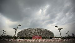 Oslavy ped pekingským olympijským stadionem zvaným Ptaí hnízdo.