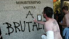 CzechTek 2005: ministerstvo vnitra a brutality. Tvrdý zákrok rezonoval...