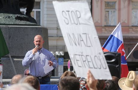 Demonstrujc v Praze bojovali proti invazi vetelc