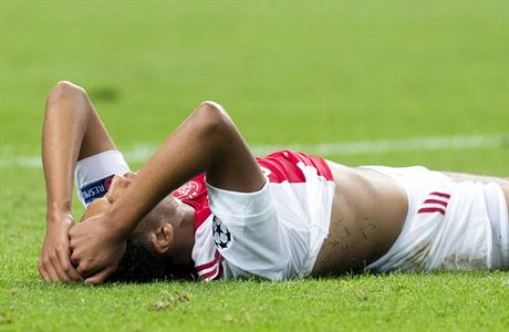 Zklamaný Jairo Riedewald z Ajaxu Amsterdam.