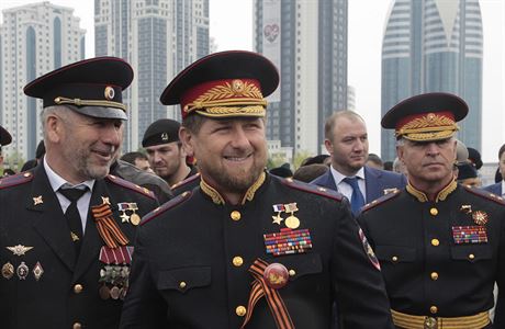 eensk metropole Groznyj a jej vdce Ramzan Kadyrov (uprosted): v uniform...