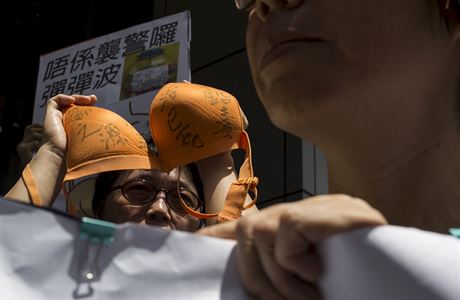 Obyvatelé Hongkongu protestovali proti rozhodnutí soudu, který poslal do vzení...