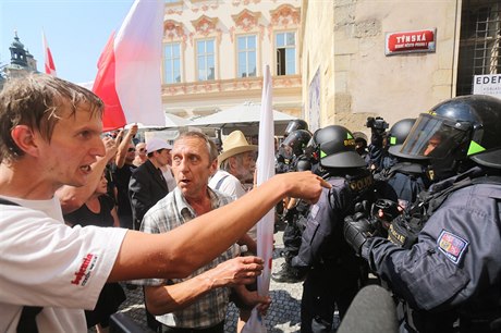 Demonstrace proti uprchlíkm z Afriky v Praze