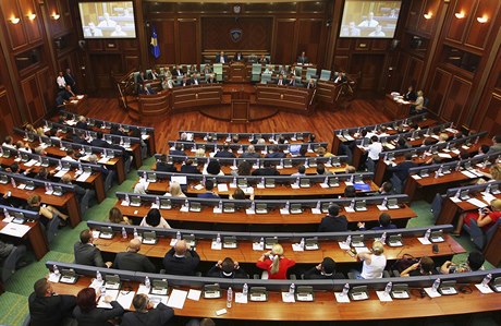 Letní zasedání kosovského parlamentu v Prištině.