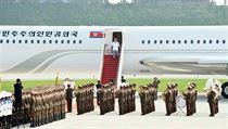 Severokorejt vojci vzdvaj hold svmu vdci Kim ong-unovi.