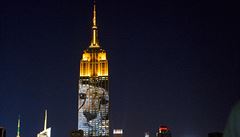 Empire State Building připoměl ohrožená zvířata. Nezapomněl ani na lva Cecila