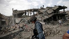 Afghanský policista hledá své kolegy ve zniené policejní akademii.