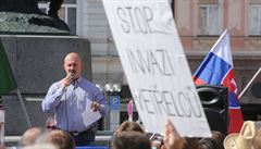 Demonstrující v Praze bojovali proti invazi vetelc