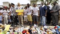 Lidé si ve Fergusonu pipomínají smrt ernoského mladíka. Uprosed otec...