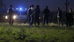 Ze smrti polského řidiče u Calais je obviněna čtveřice migrantů, která postavila zátarasy