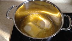 Zázrak v kuchyni: Ghí. Přepuštěné máslo využijete při pečení, dušení i restování