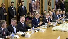 Americký ministr zahranií John Kerry eká na zahájení americko-egyptského...