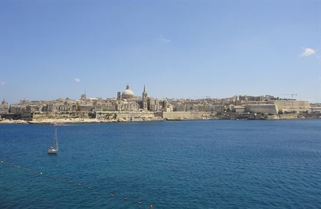 Valletta v celé své kráse vetn nepehlédnutelného Karmelitánského kostela