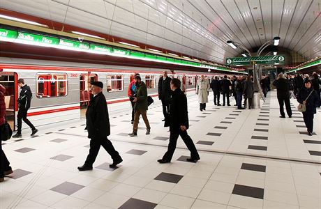 Evropská unie pomohla dotacemi pi výstavb nových stanic metra.