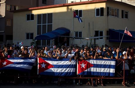 V ulicch Havany vlaj jak kubnsk, tak americk vlajky.
