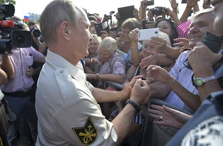 Po expedici se Vladimir Putin pivtal s nadenmi Krymany.