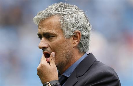 Zklamaný kou Chelsea José Mourinho.