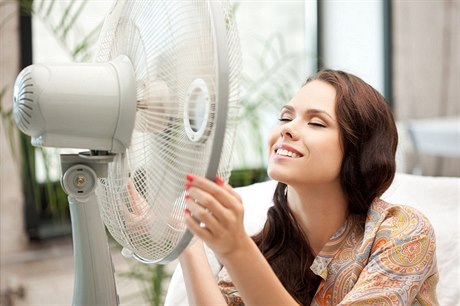 Klimatizace i vtráky mohou v horku kodit zdraví