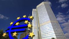 Evropsk centrln banka snila depozitn rokovou sazbu na rekordn minimum. Obnov tak nkupy dluhopis