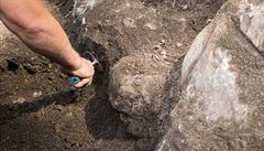 Archeologové objevili na Pohansku zbytky hradby z 9. století