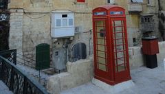 Malta byla pod správou Brit a do roku 1964, typické telefonní budky jsou jen...