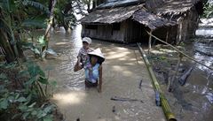 Záplavy v Barm zasáhly na milion lidí a zniily pl milionu hektar polí.