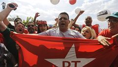 Protesty v Brazílii. Lidé chtějí demisi prezidentky Rousseffové kvůli korupci