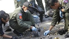 Policie zkoumá sutiny poblí místa výbuchu.