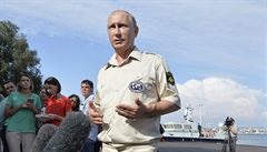 Vladimir Putin po expedici mluvil s novinái