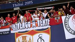 Fanouci Sevilly na utkání Superpoháru proti Barcelon v Tbilisi.
