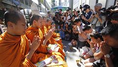 Modlitby za obti výbuchu v Bangkoku.
