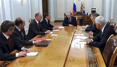 Ruský prezident Vladimir Putin pedsedá schzce bezpenostní rady federace.