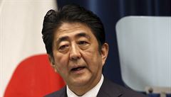 Japonský premiér: Ubližovali jsme nevinným. Historie je krutá, klaním se mrtvým