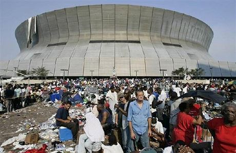 Superdome bhem hurikánu Katrina.