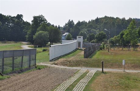 Pozstatky zdi a ostatnch staveb, kter NDR vybudovala k ochran hranic ve...