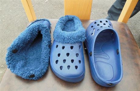 Padlané sandály Crocs.