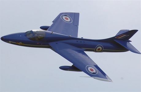 Britský proudový stíhací letoun Hawker Hunter.