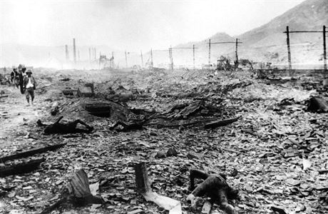 Válka byla ukonena a svrením bomby na Hiroimu a Nagasaki.