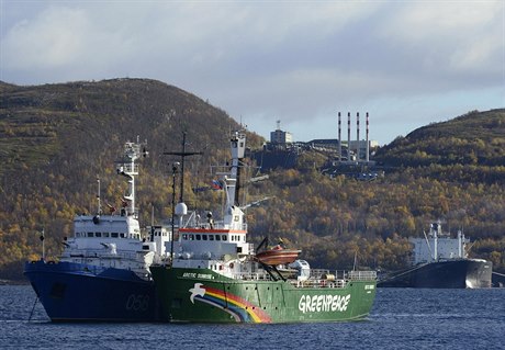 Loď Arctic Sunrise byla v září 2013 zadržena i s posádkou.