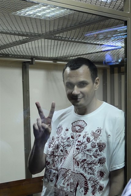 Oleg Sencov v soudní síni.
