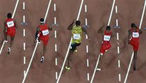 Bolt v americkm obleen. Zleva Brommel, Rodgers, Bolt, Gay a Gatlin.