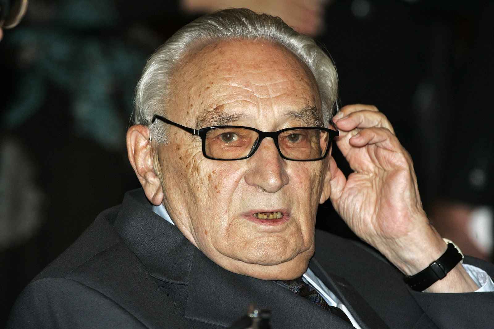 Zem�el n�mecký sociáln�demokratický politik Egon Bahr, bylo mu 93 let.