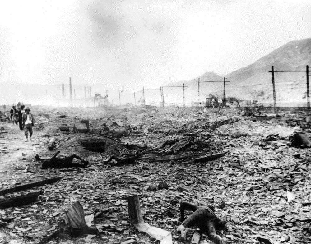 Válka byla ukon�ena a� svr�ením bomby na Hiro�imu a Nagasaki.