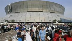 Superdome bhem hurikánu Katrina.