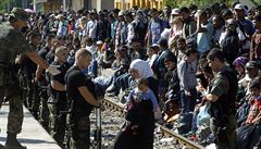 Makedonie otevela po nepokojch hranice. Do Srbska dorazilo pt tisc migrant