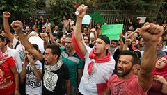 Libanontí aktivisté protestují proti nekonící krizi s odpadem.